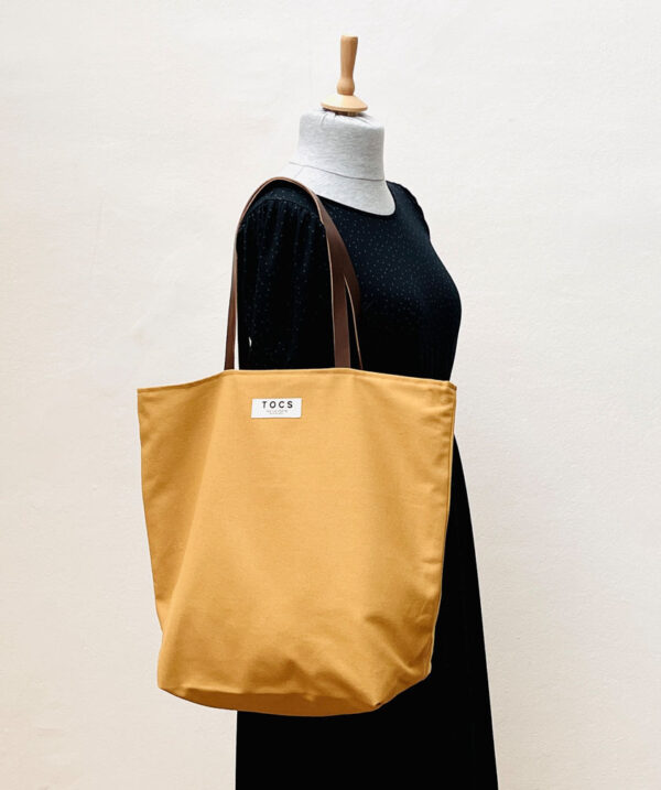 Bolso totebag mostaza xl de TOCS