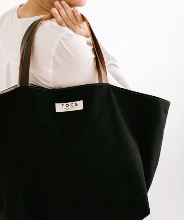 Bolso totebag negro xl de TOCS