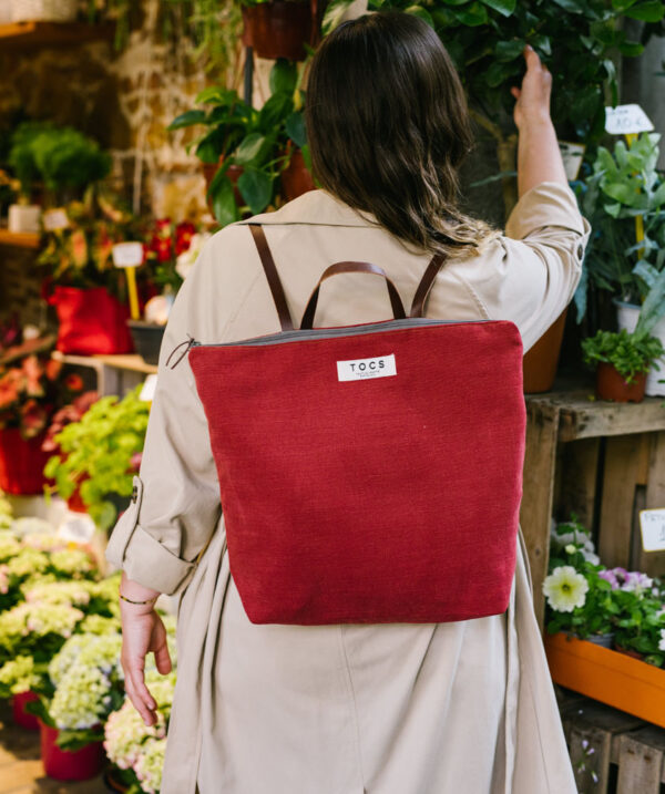 Mochila roja de TOCS