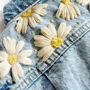 Custom Daisy Denim Jacket de HOPPS AND EXPECTATIONS