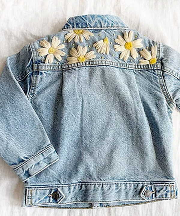 Custom Daisy Denim Jacket de HOPPS AND EXPECTATIONS