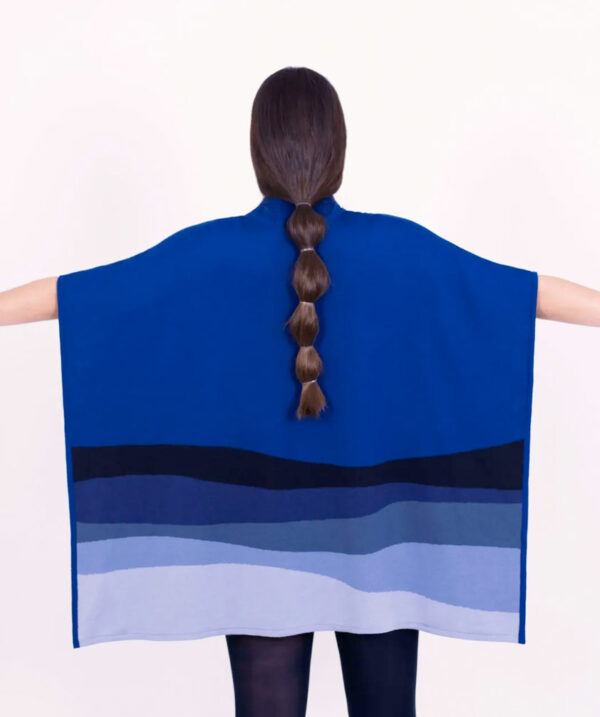 Poncho de lana noche azul 4 de Crisálida